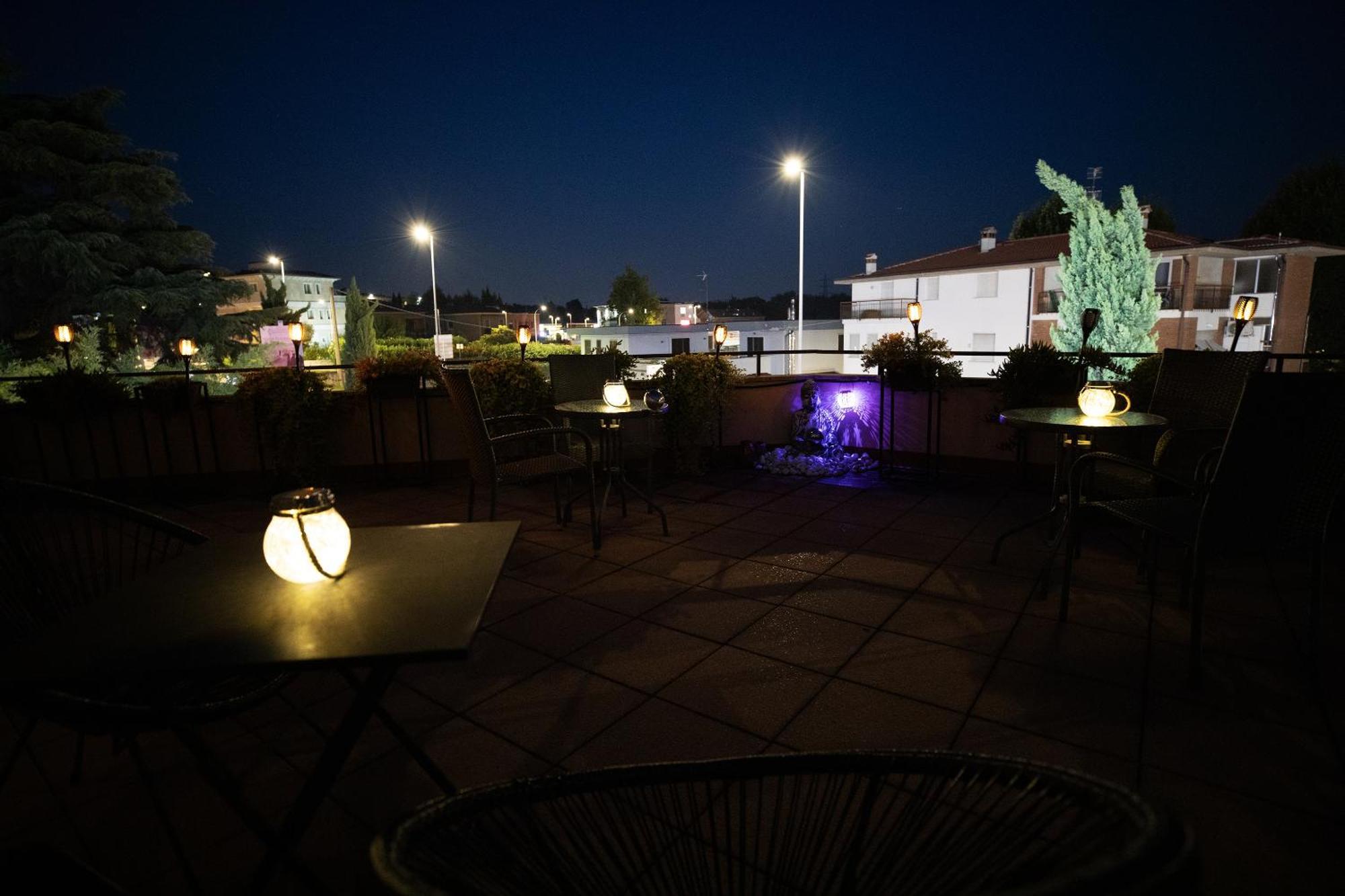 Bru Rooms Peschiera del Garda Bagian luar foto