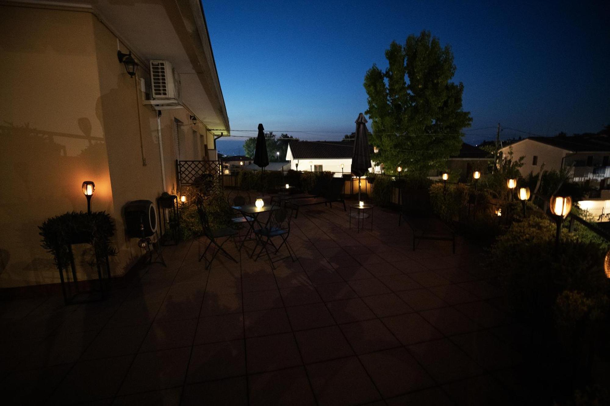 Bru Rooms Peschiera del Garda Bagian luar foto
