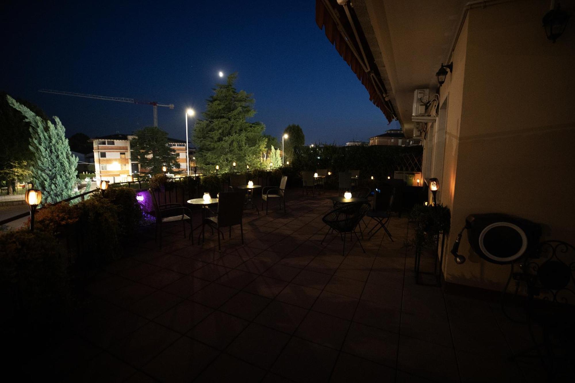 Bru Rooms Peschiera del Garda Bagian luar foto