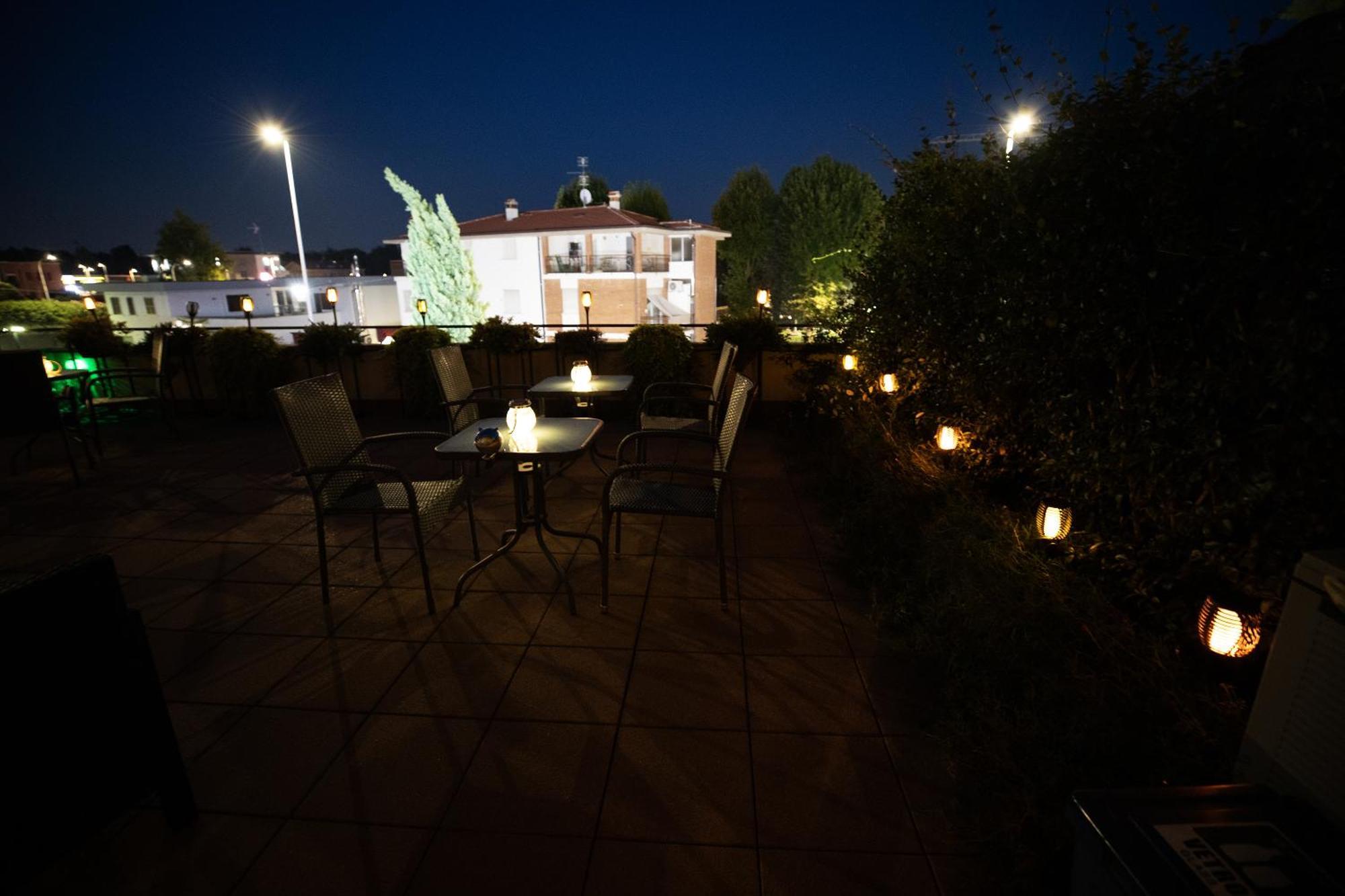 Bru Rooms Peschiera del Garda Bagian luar foto