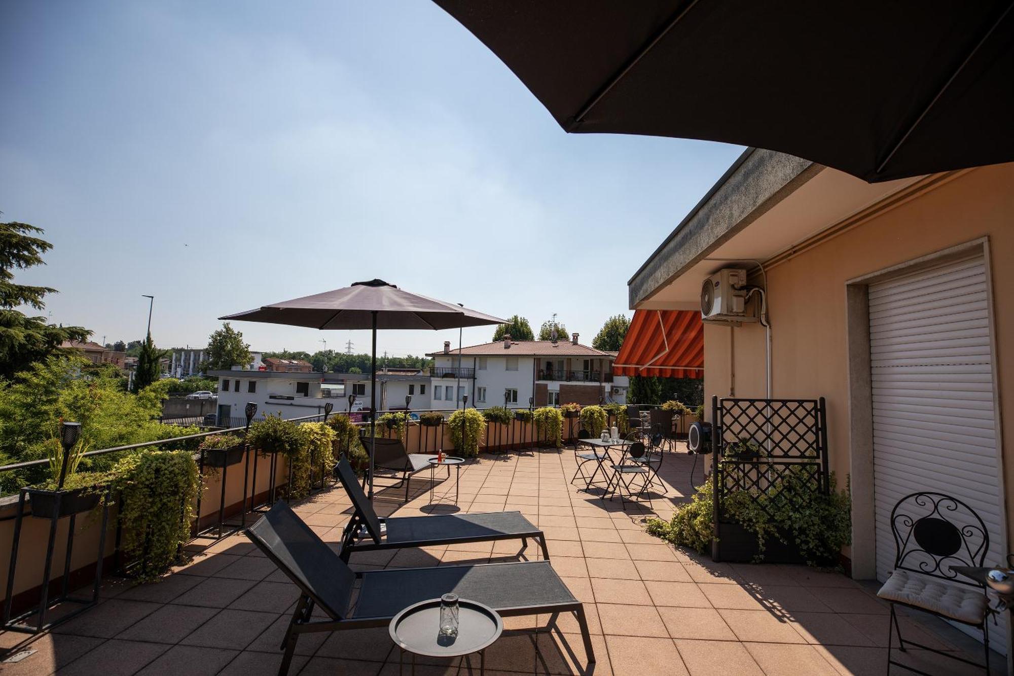 Bru Rooms Peschiera del Garda Bagian luar foto