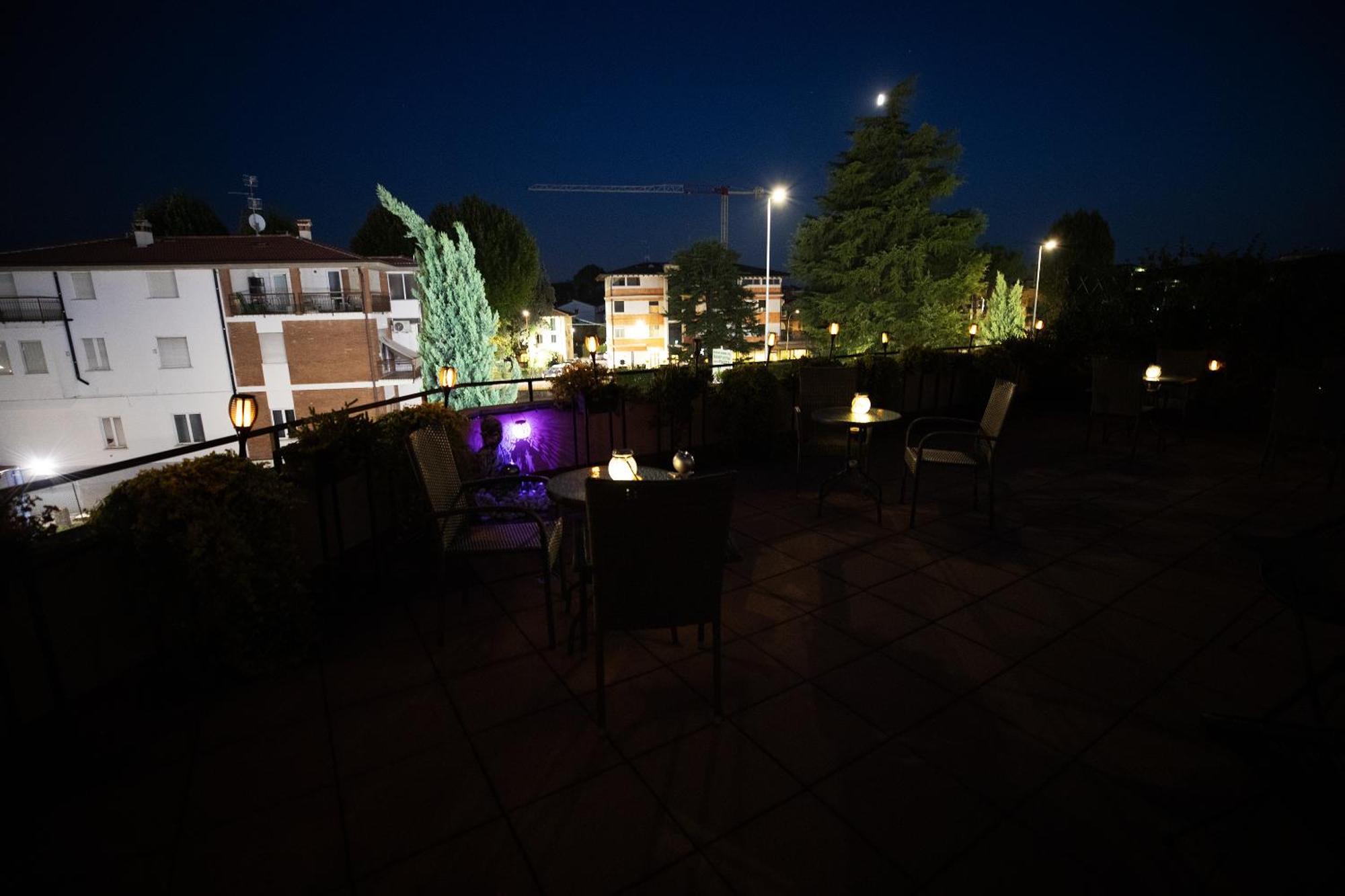 Bru Rooms Peschiera del Garda Bagian luar foto