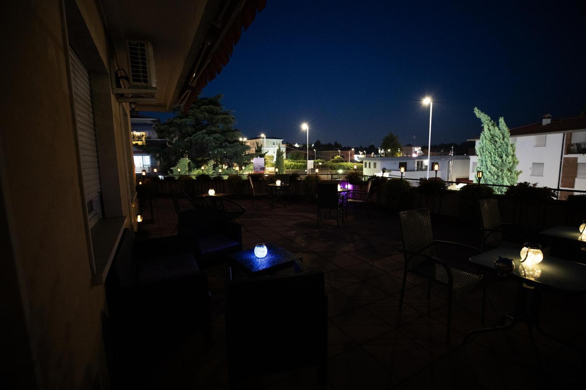 Bru Rooms Peschiera del Garda Bagian luar foto