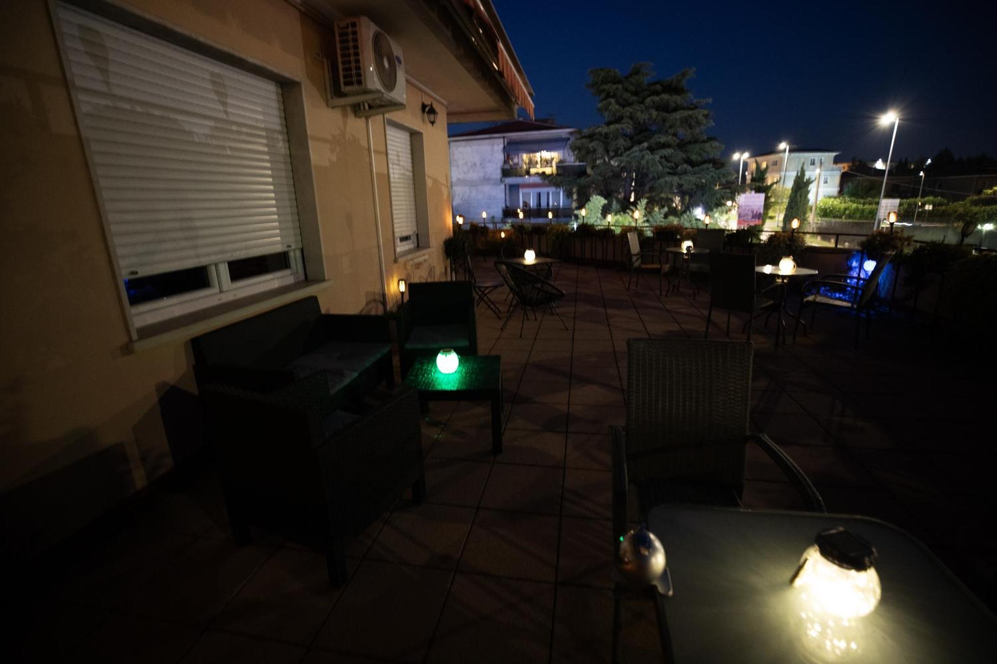 Bru Rooms Peschiera del Garda Bagian luar foto