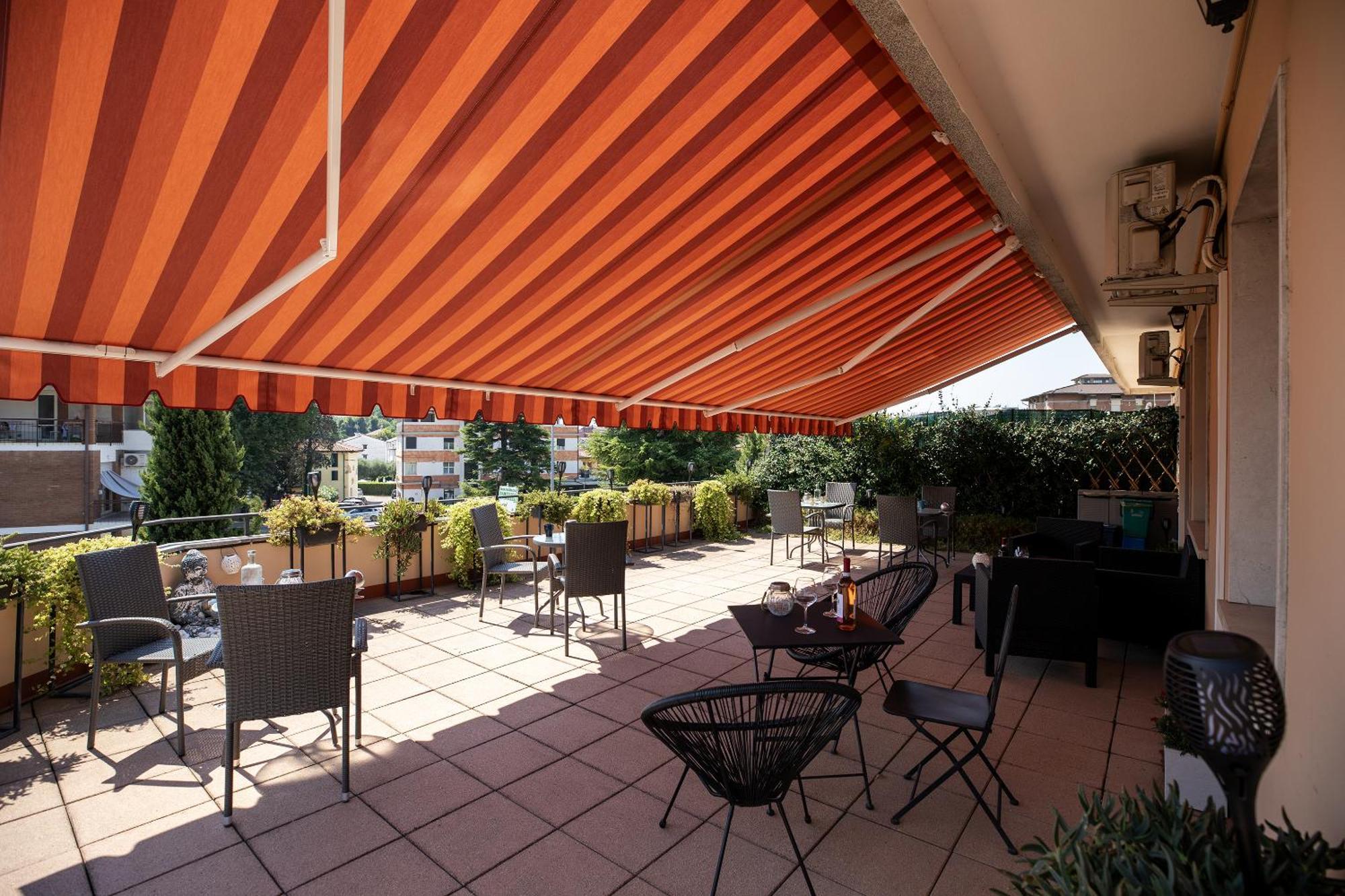 Bru Rooms Peschiera del Garda Bagian luar foto