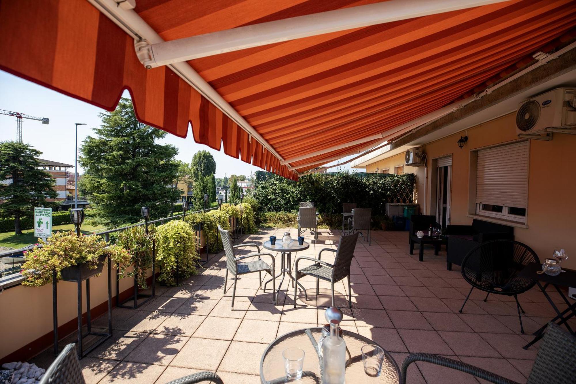 Bru Rooms Peschiera del Garda Bagian luar foto