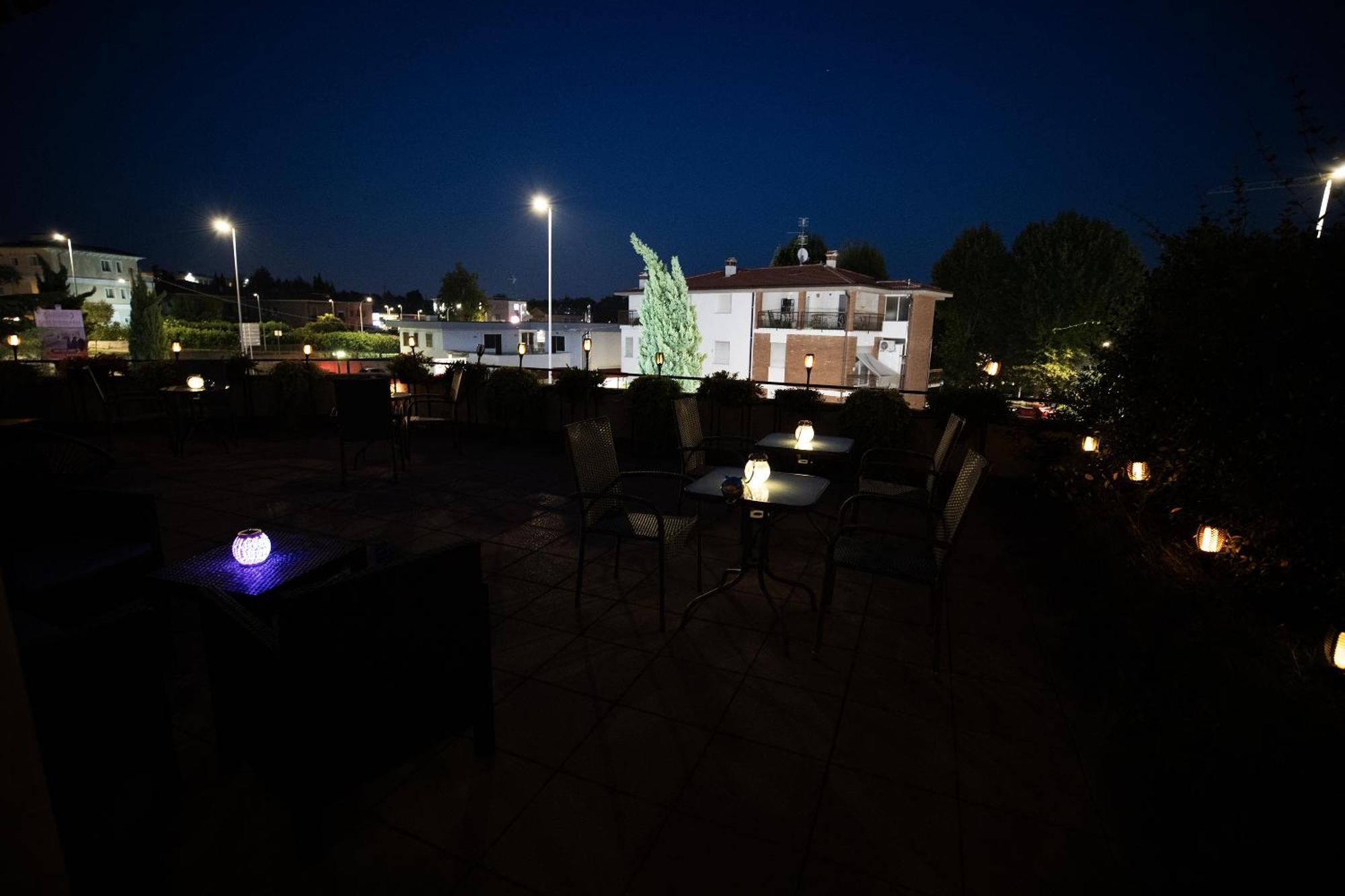 Bru Rooms Peschiera del Garda Bagian luar foto