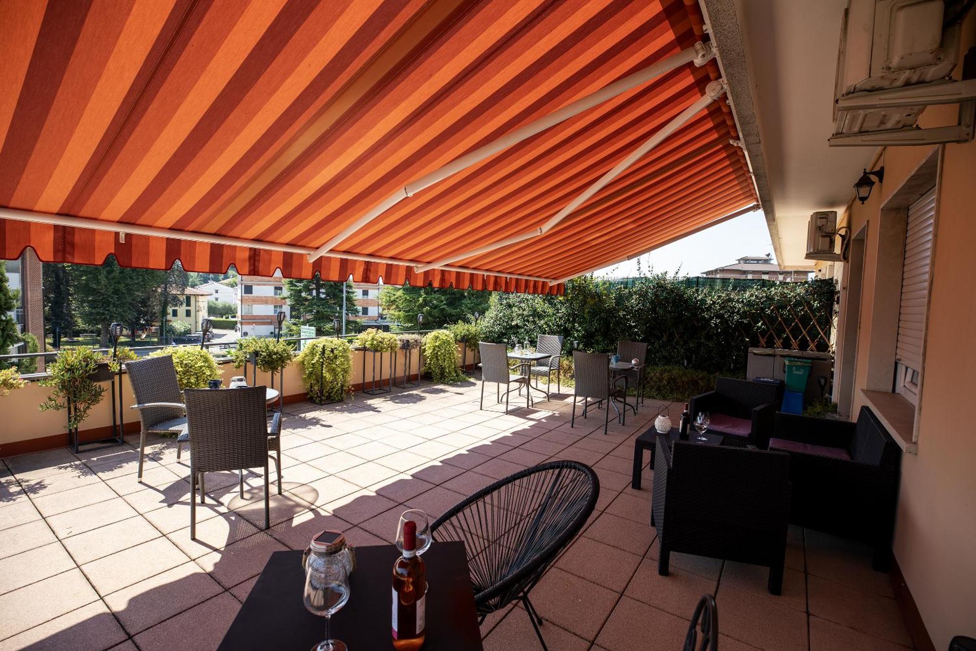 Bru Rooms Peschiera del Garda Bagian luar foto