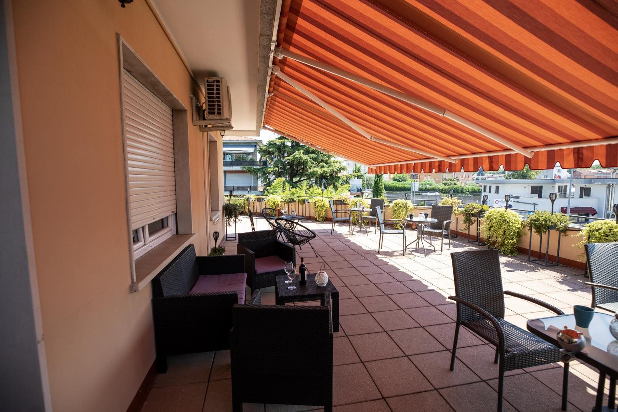 Bru Rooms Peschiera del Garda Bagian luar foto